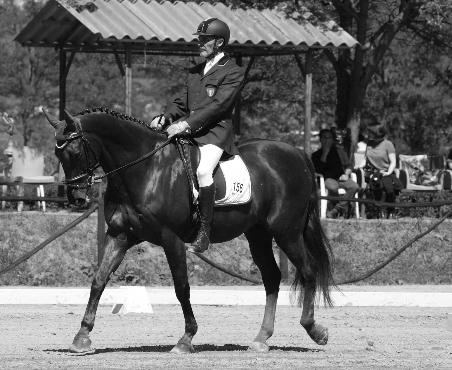 Ferdinando Acerbi a cavallo in un immagine in bianco e nero